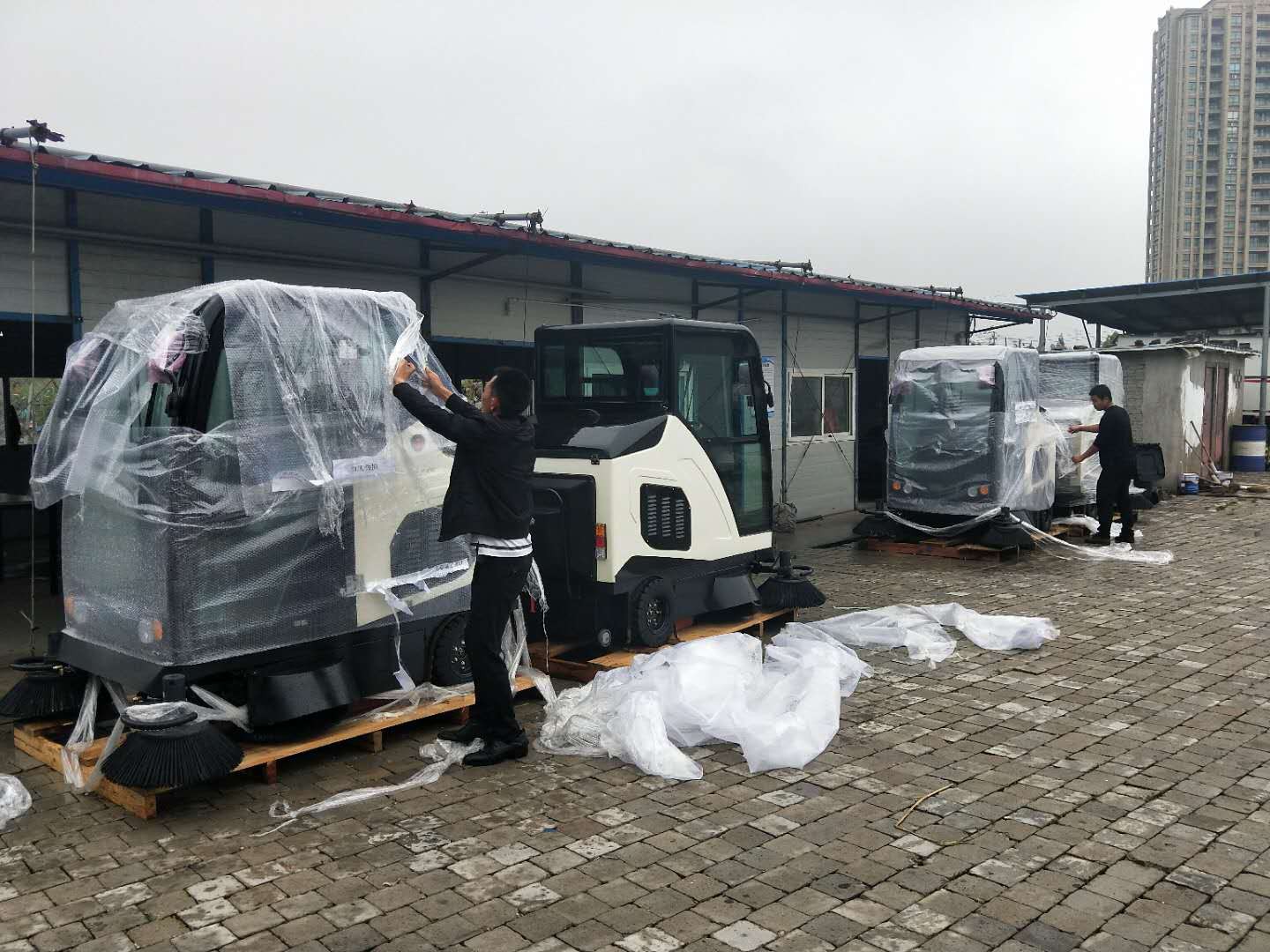 洁士AM1900TM全封闭驾驶式扫地车/AM1900TM电动全封闭驾驶式芭乐视频在线播放(现场图)